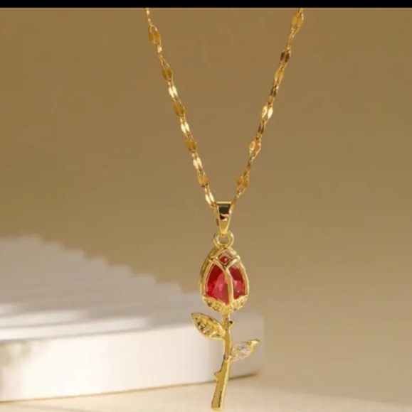 ✨️2/$25 Gold Rose Pendant Necklace - Picture 1 of 3